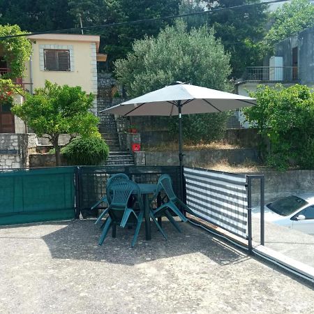 Guest House Inara 네움 외부 사진